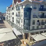 Nice Cocoon 45 M With Balcony Near The Beach
